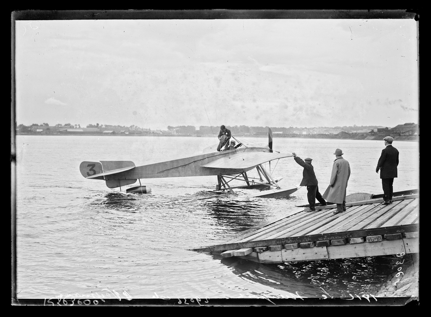 (25-8-)1912 (meeting de St Malo) le Nieuport (hydravion monoplan) de Weymann - btv1b53241816g.jpg